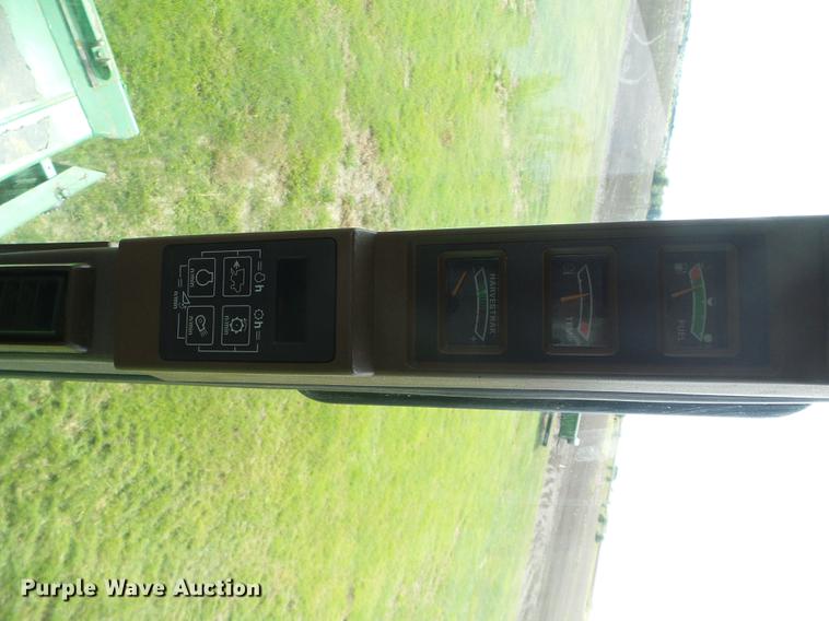 image for item DF2778 1992 John Deere 9600 combine