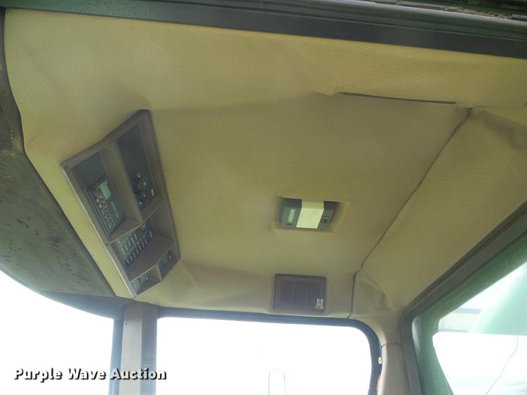 image for item DF2778 1992 John Deere 9600 combine