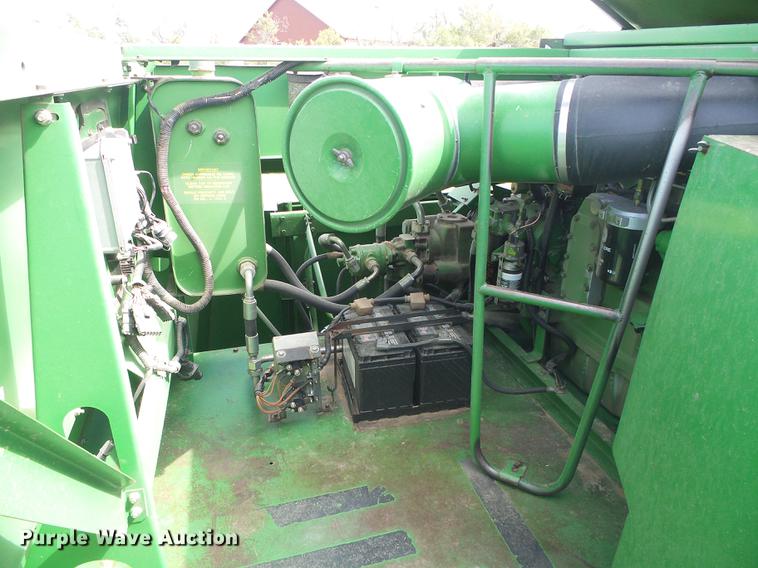 image for item DF2778 1992 John Deere 9600 combine