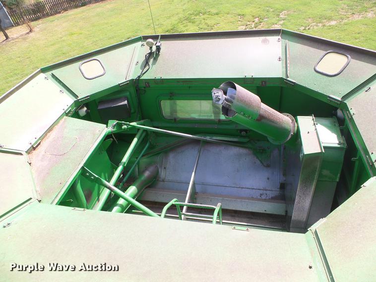 image for item DF2778 1992 John Deere 9600 combine