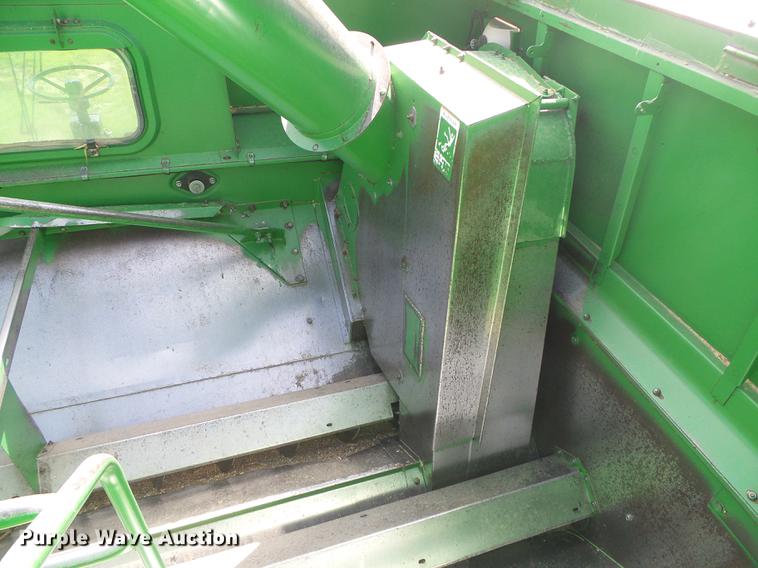 image for item DF2778 1992 John Deere 9600 combine