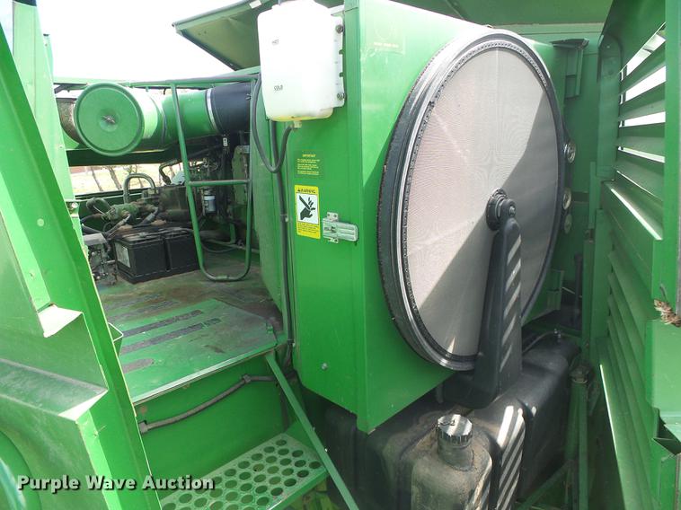 image for item DF2778 1992 John Deere 9600 combine