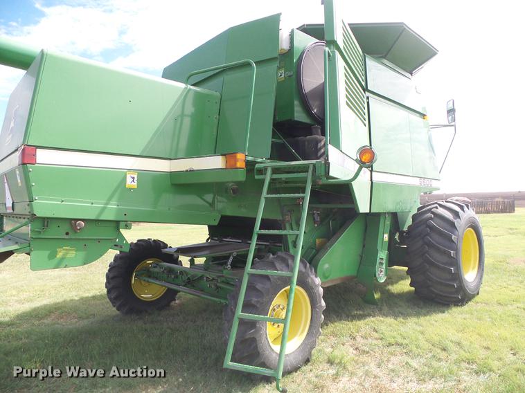 image for item DF2778 1992 John Deere 9600 combine
