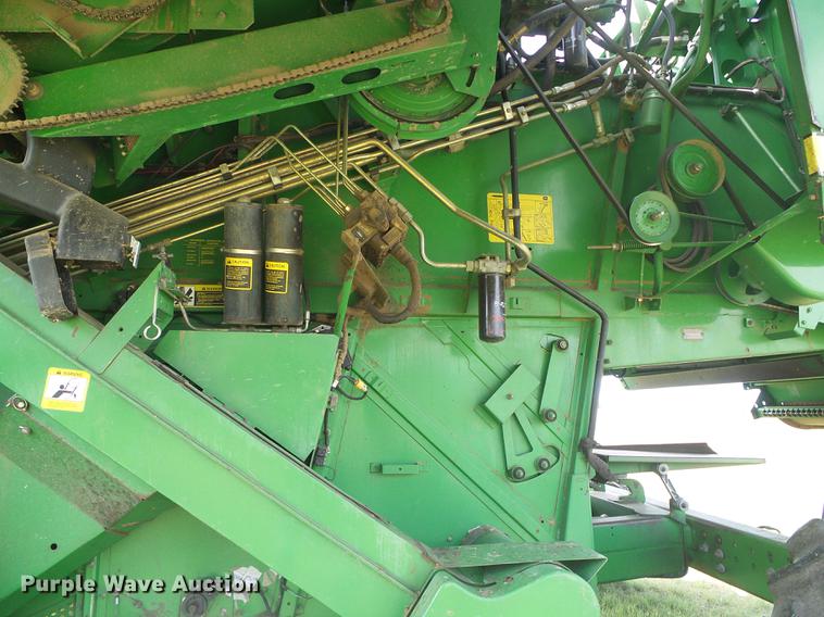 image for item DF2778 1992 John Deere 9600 combine