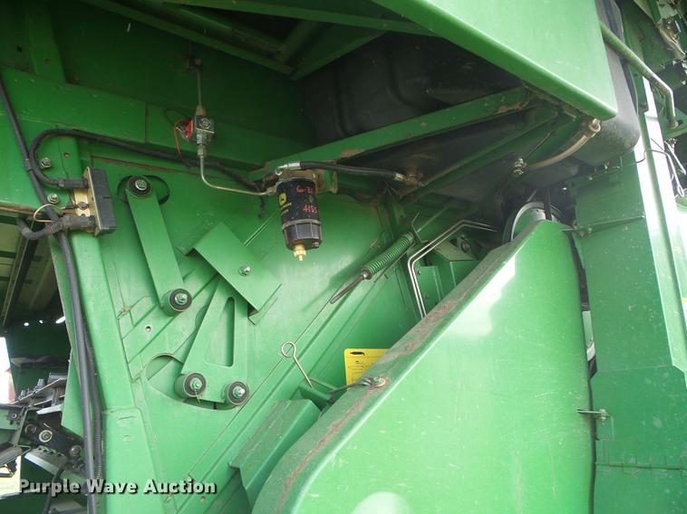 image for item DF2778 1992 John Deere 9600 combine