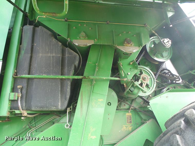 image for item DF2778 1992 John Deere 9600 combine