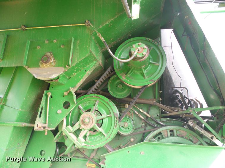 image for item DF2778 1992 John Deere 9600 combine
