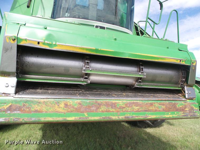 image for item DF2778 1992 John Deere 9600 combine