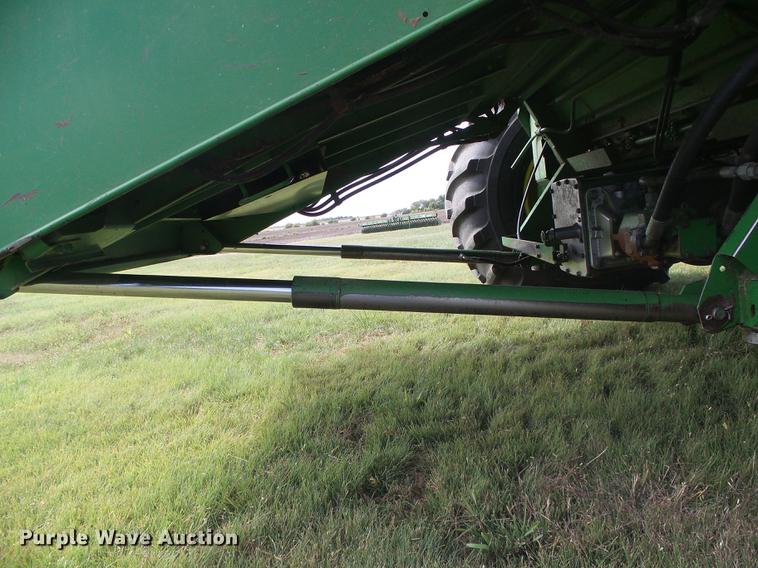 image for item DF2778 1992 John Deere 9600 combine