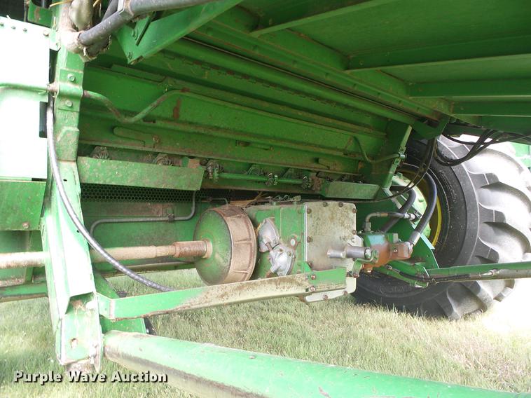 image for item DF2778 1992 John Deere 9600 combine