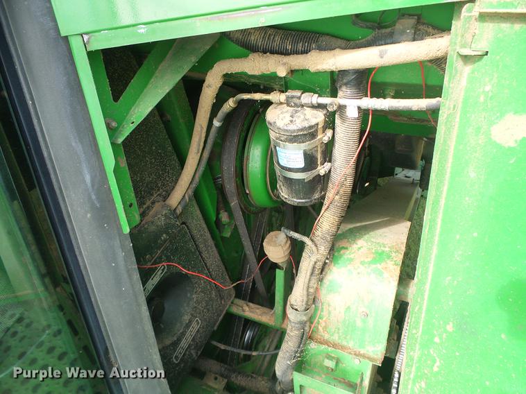image for item DF2778 1992 John Deere 9600 combine