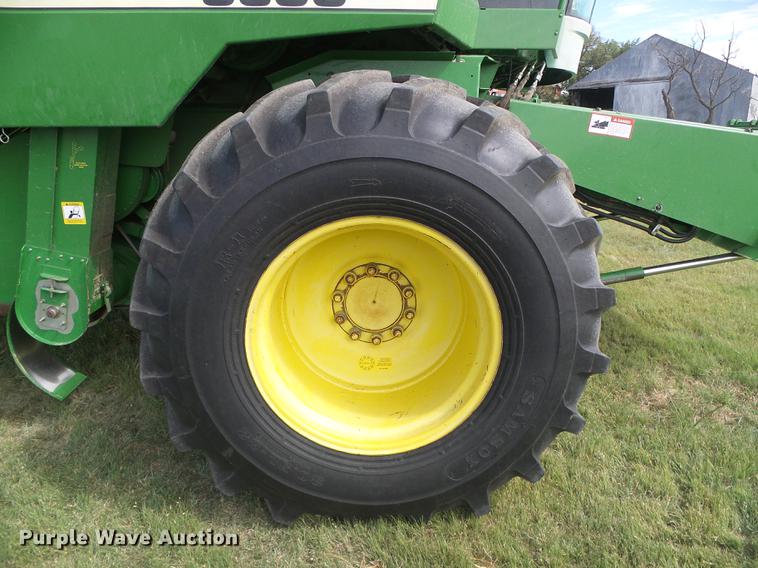 image for item DF2778 1992 John Deere 9600 combine