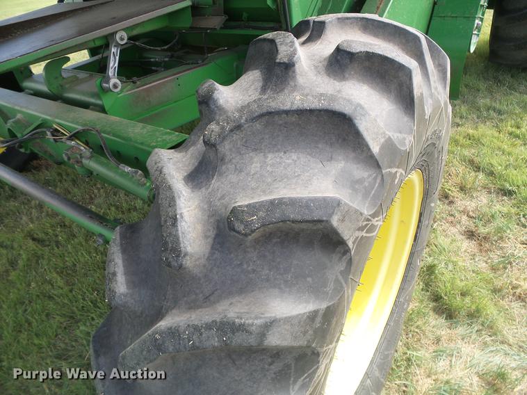 image for item DF2778 1992 John Deere 9600 combine