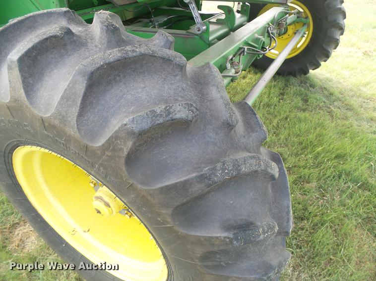 image for item DF2778 1992 John Deere 9600 combine