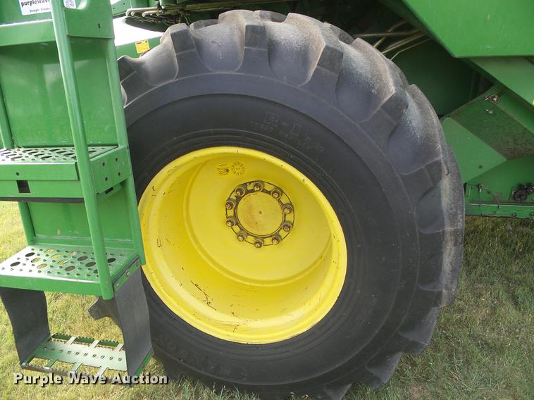image for item DF2778 1992 John Deere 9600 combine