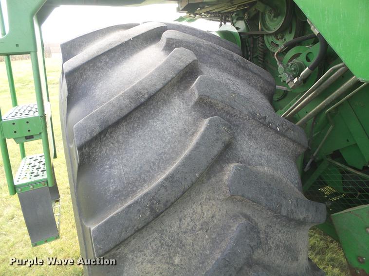 image for item DF2778 1992 John Deere 9600 combine