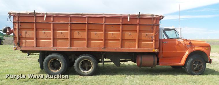 image for item DF2781 1970 Chevrolet C60 grain truck