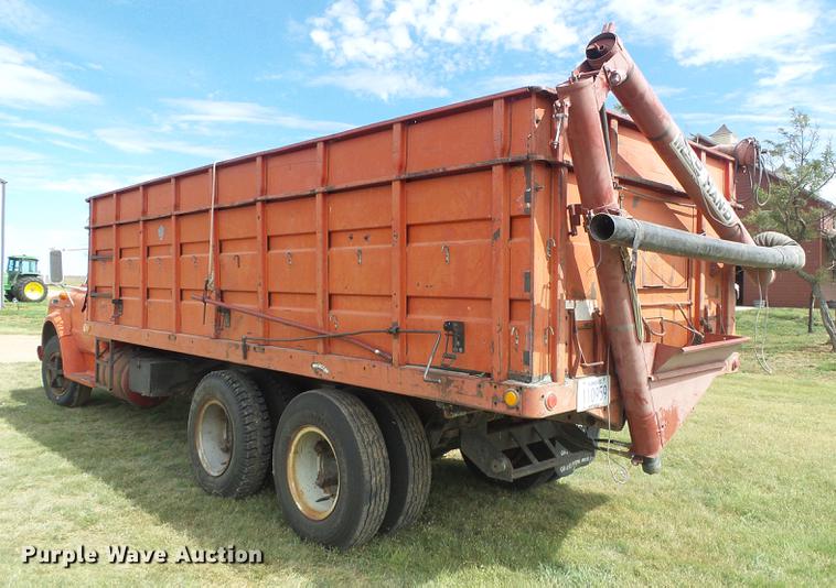 image for item DF2781 1970 Chevrolet C60 grain truck