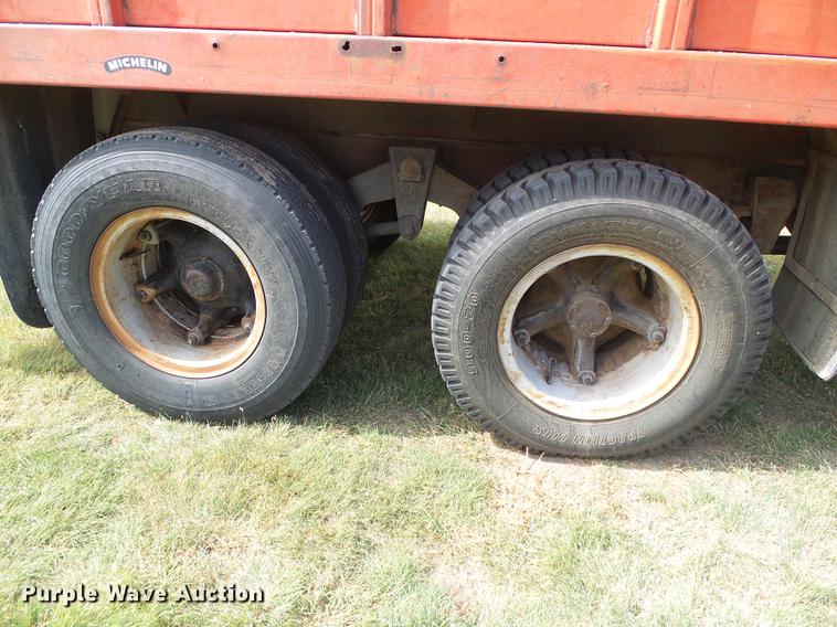 image for item DF2781 1970 Chevrolet C60 grain truck