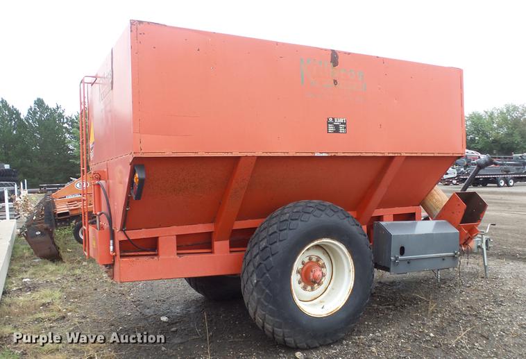 image for item DF4336 Killbros 800 grain cart