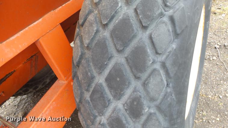 image for item DF4336 Killbros 800 grain cart