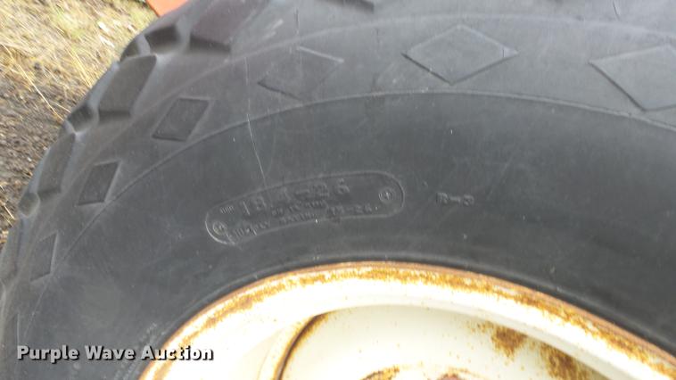 image for item DF4336 Killbros 800 grain cart