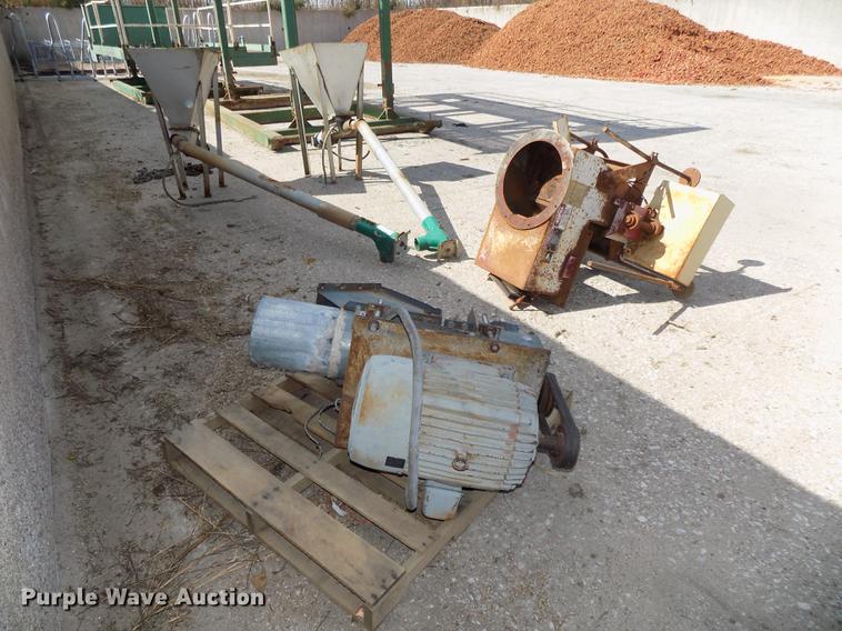 image for item DZ9542 Hoppers and discharge auger components