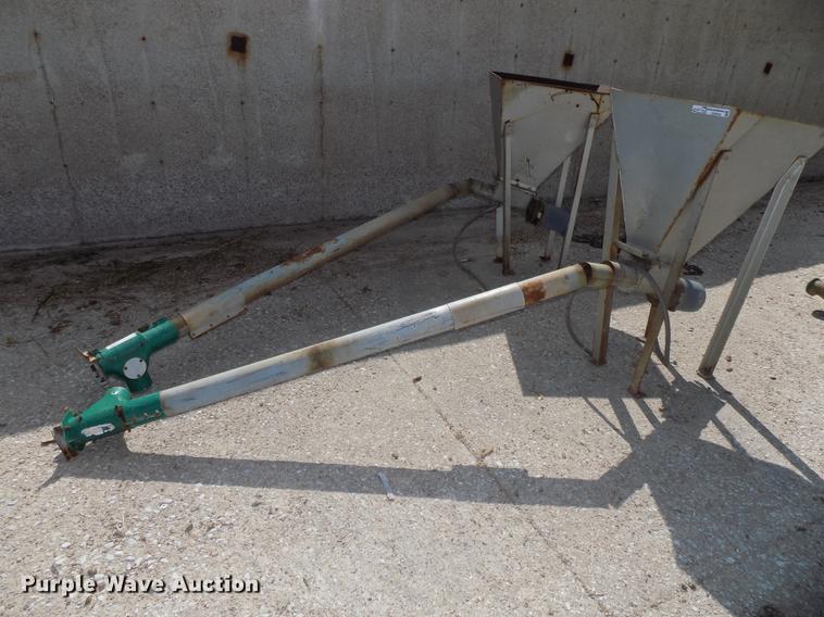 image for item DZ9542 Hoppers and discharge auger components