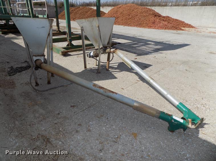 image for item DZ9542 Hoppers and discharge auger components