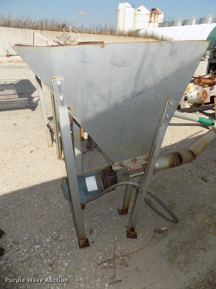 image for item DZ9542 Hoppers and discharge auger components