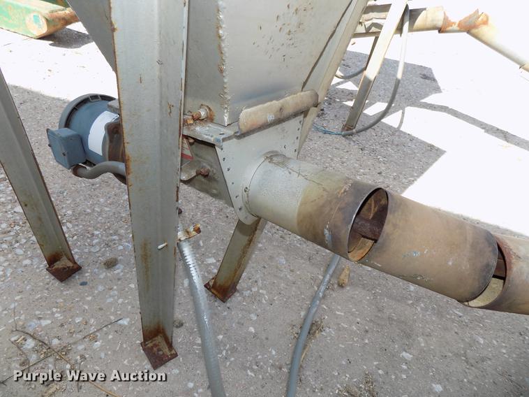 image for item DZ9542 Hoppers and discharge auger components