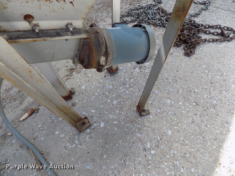 image for item DZ9542 Hoppers and discharge auger components