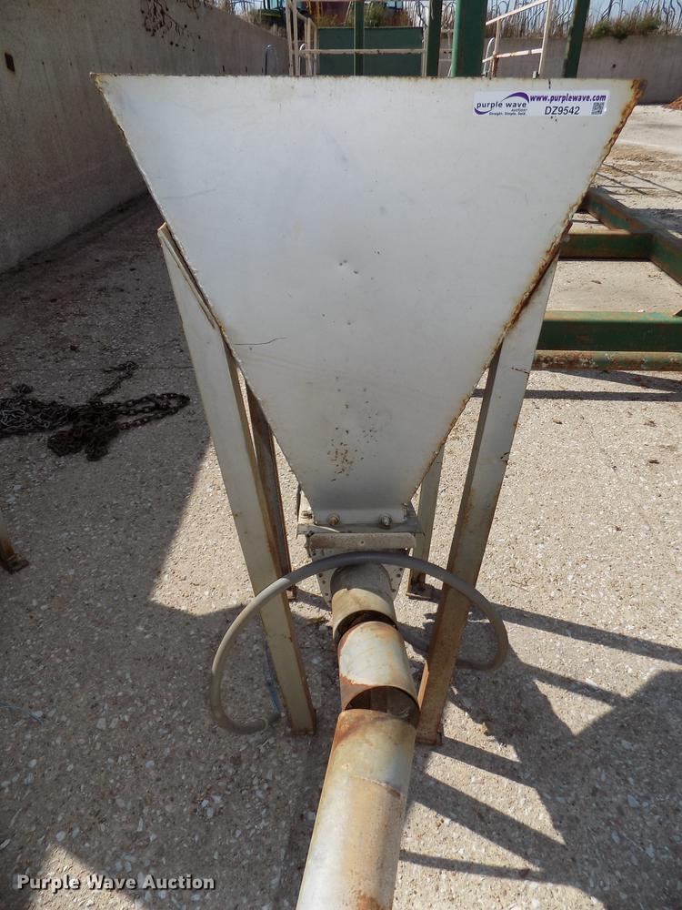 image for item DZ9542 Hoppers and discharge auger components