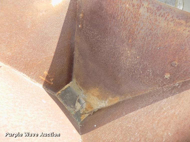 image for item DZ9542 Hoppers and discharge auger components