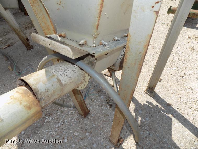 image for item DZ9542 Hoppers and discharge auger components