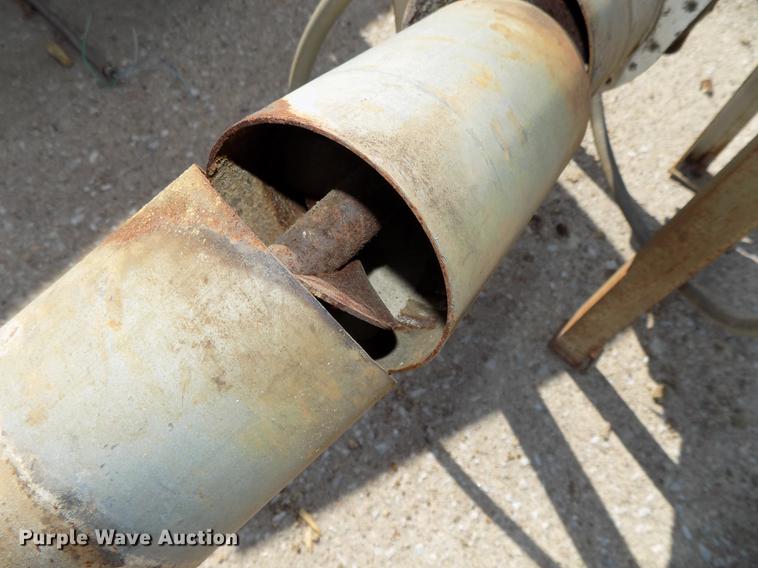 image for item DZ9542 Hoppers and discharge auger components