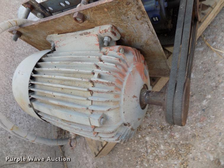 image for item DZ9542 Hoppers and discharge auger components