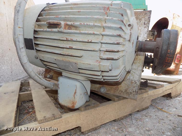 image for item DZ9542 Hoppers and discharge auger components