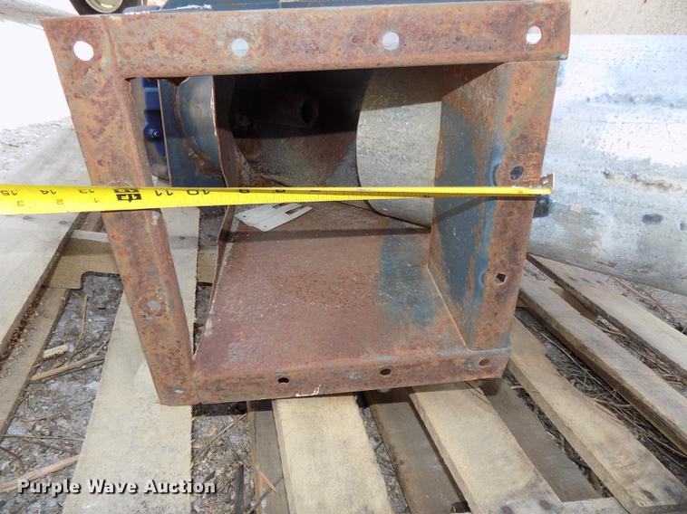 image for item DZ9542 Hoppers and discharge auger components