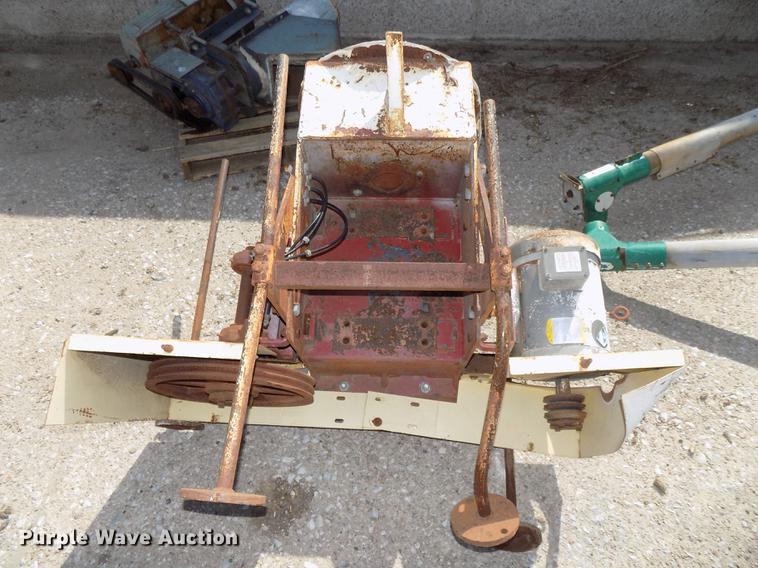 image for item DZ9542 Hoppers and discharge auger components