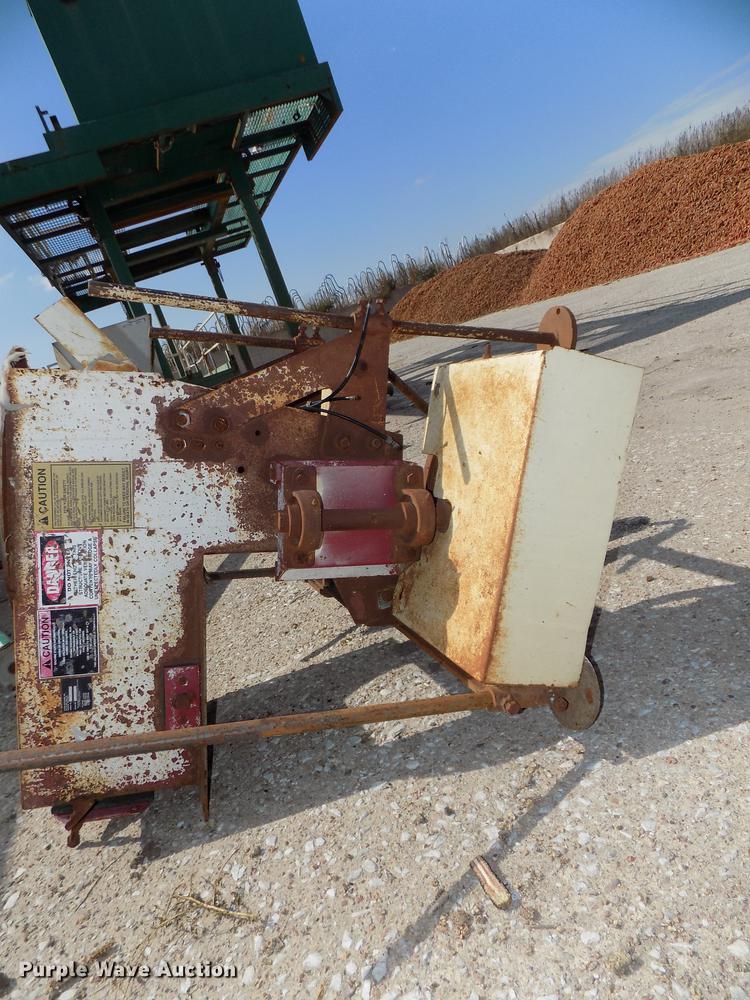 image for item DZ9542 Hoppers and discharge auger components