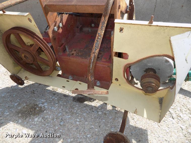 image for item DZ9542 Hoppers and discharge auger components