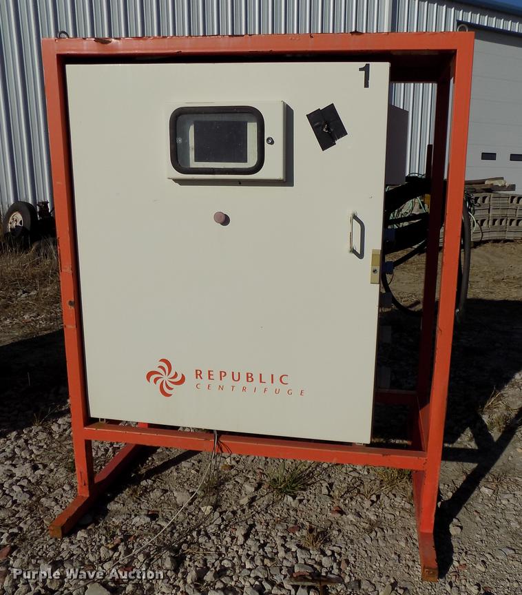 image for item DZ9560 (2) 2013 Republic centrifuge variable frequency drives