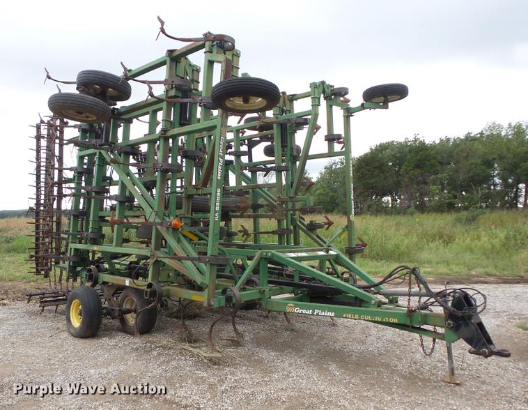 image for item EI9897 Great Plains Series V11 field cultivator
