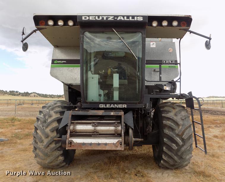 image for item ER9178 1990 Gleaner R60 combine and header