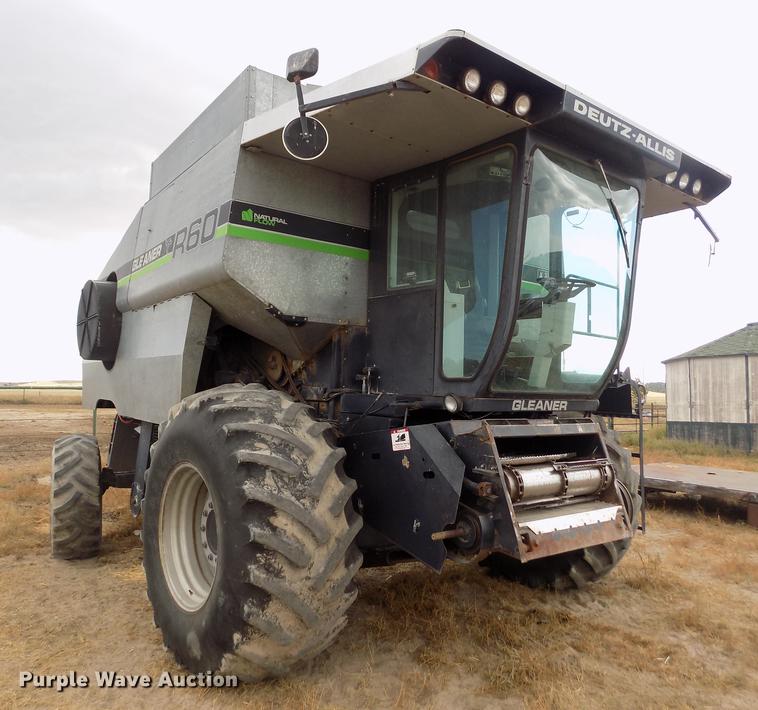 image for item ER9178 1990 Gleaner R60 combine and header