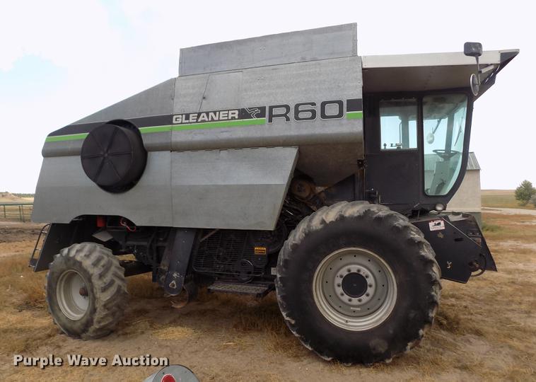 image for item ER9178 1990 Gleaner R60 combine and header