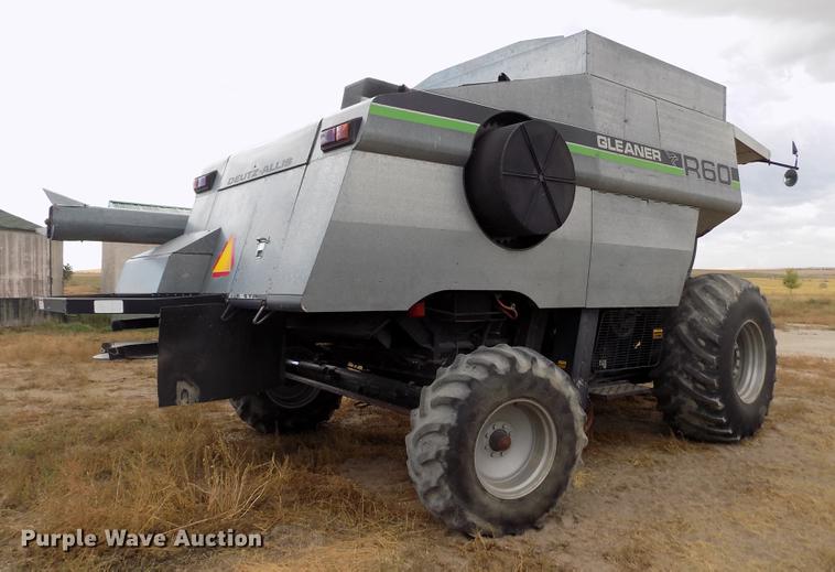 image for item ER9178 1990 Gleaner R60 combine and header