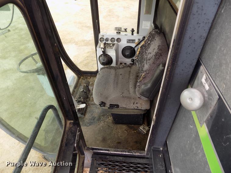 image for item ER9178 1990 Gleaner R60 combine and header