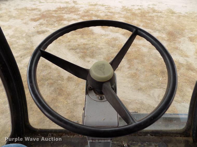 image for item ER9178 1990 Gleaner R60 combine and header